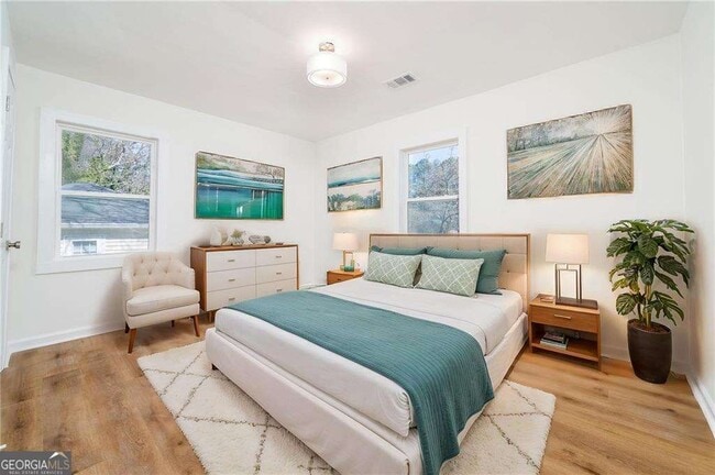 Building Photo - 2215 Gordon Cir