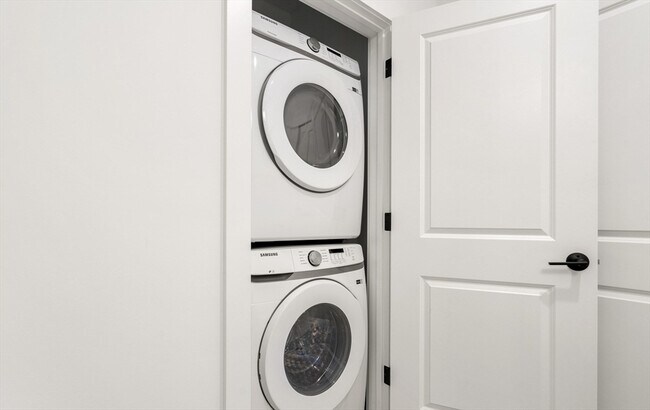 Building Photo - 600 Broadway