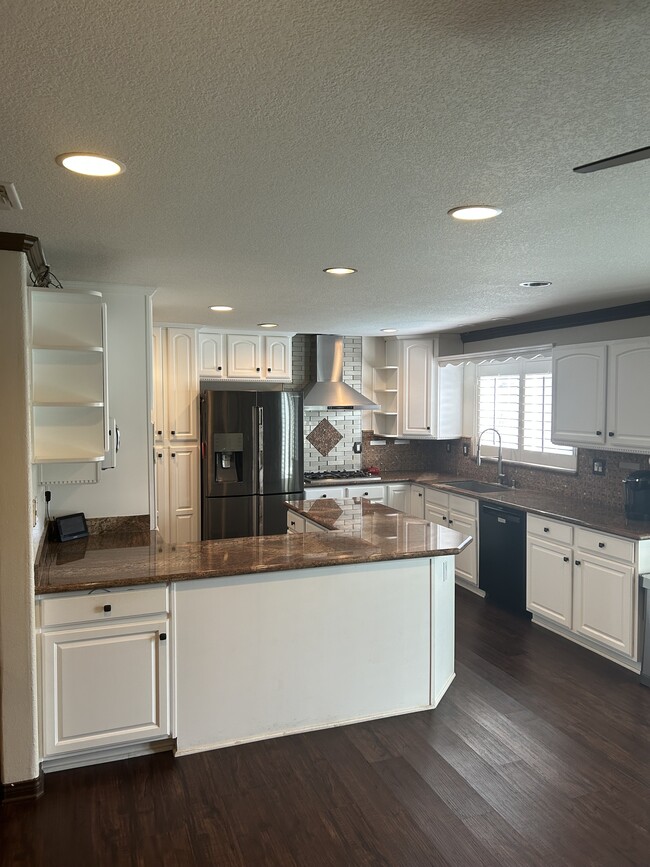 Building Photo - 7704 Lotus Cir