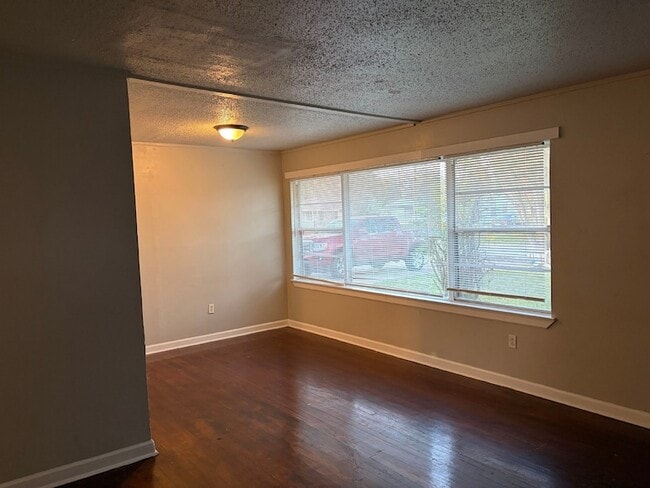 Building Photo - 5818 Glenhurst Dr