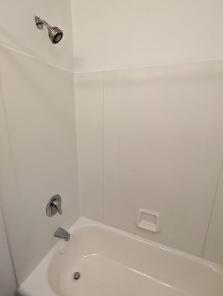 Bathroom - 14 Penelope St