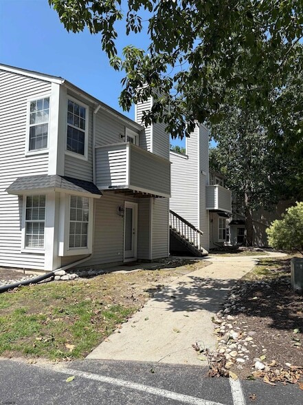 Primary Photo - 1 Clearwater Way