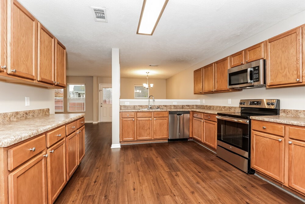 Building Photo - 726 Elderberry Way