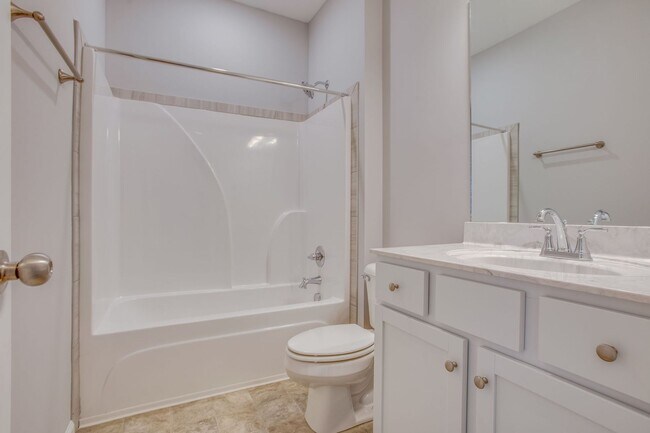 Building Photo - ***ASK ABOUT OUR FREE RENT SPECIAL (with a...