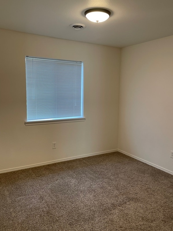 Building Photo - 1050 SE Miller Ave