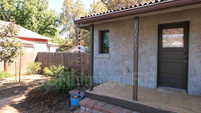 Building Photo - 1717 Cottonwood Ave