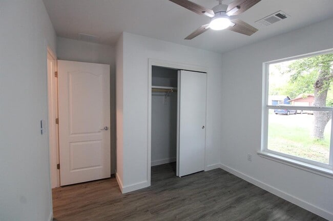 Building Photo - 1100 Monte Vista Dr