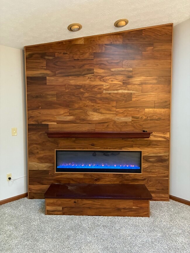 Building Photo - 995 Wren Ct