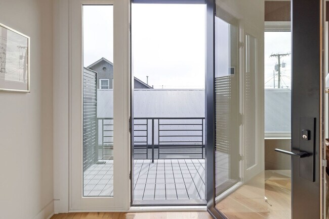 Building Photo - 1117 3rd Ave S