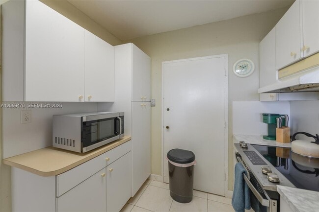 Building Photo - 5601 Collins Ave