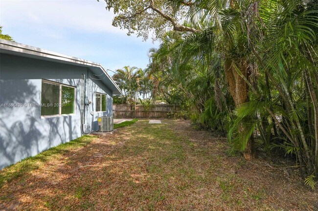 Building Photo - 832 NW 28th St