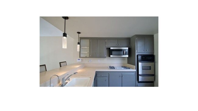 Building Photo - 4218 W Kling St