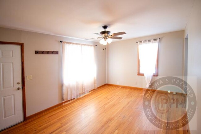 Building Photo - 2 Bed home Near Midtown!