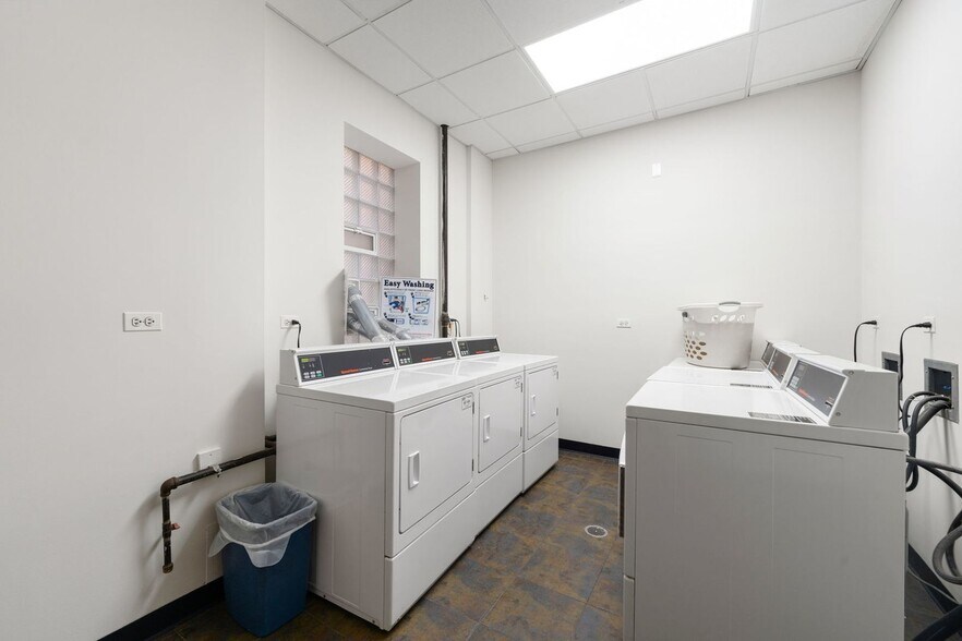 Laundry in building - 5400 S Harper Ave