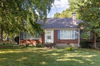 Building Photo - Cozy 3BD/2BA in the heart of Green Hills/L...