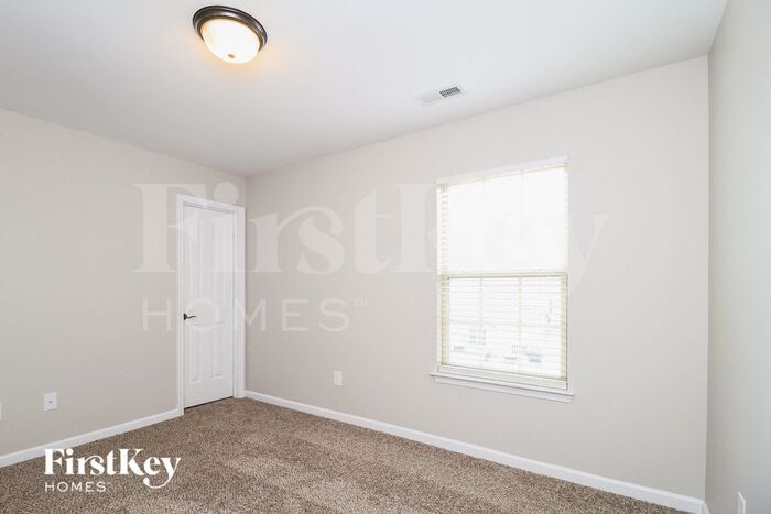 Building Photo - 105 Tannin Way