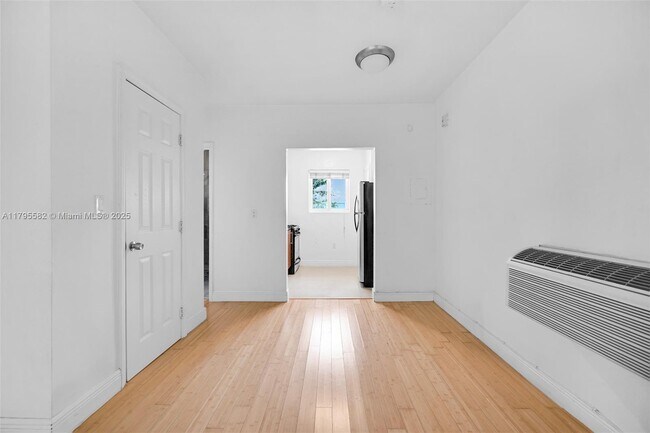 Building Photo - 320 85th St