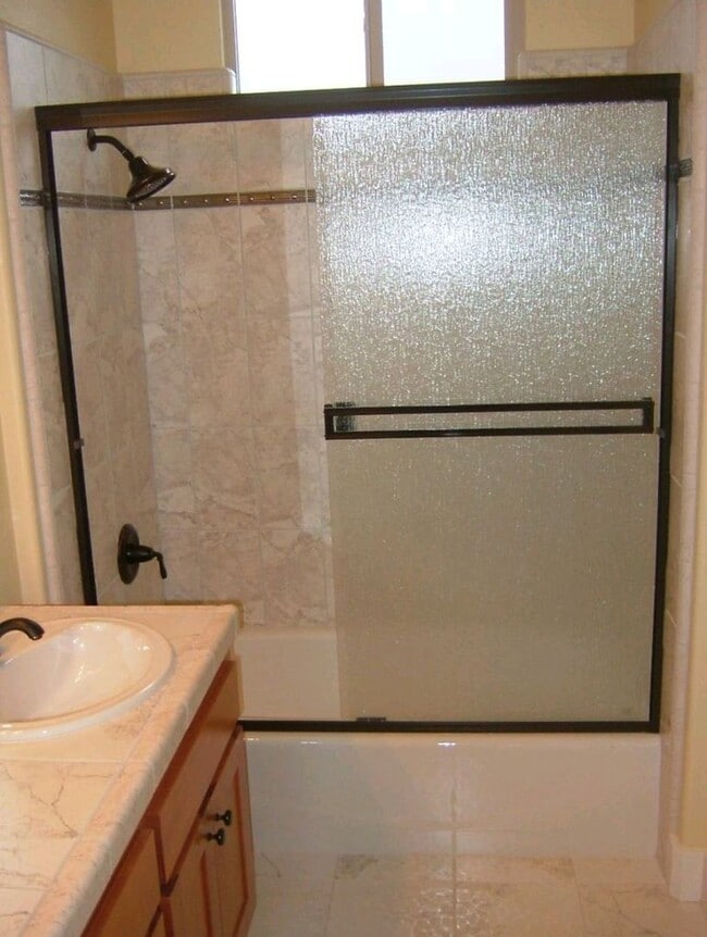 Building Photo - One Time-Lease-Up Adorable Craftmans Style...