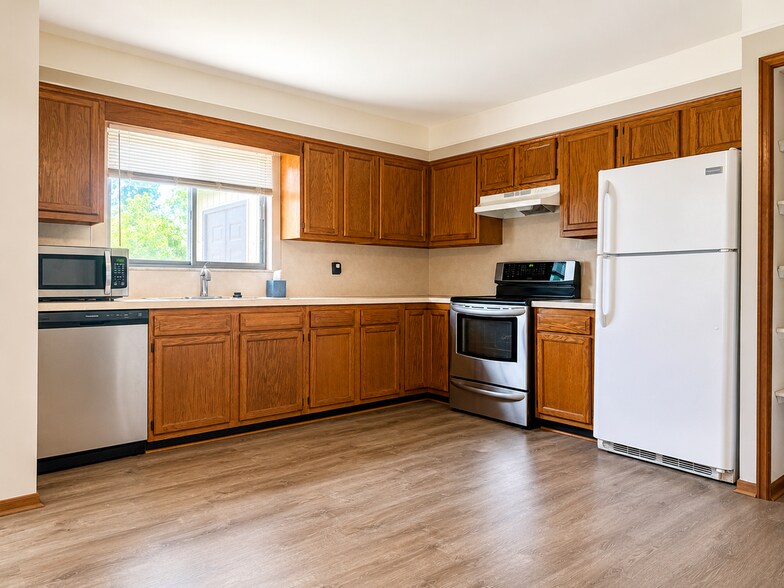 Building Photo - 27085 Campau Ln