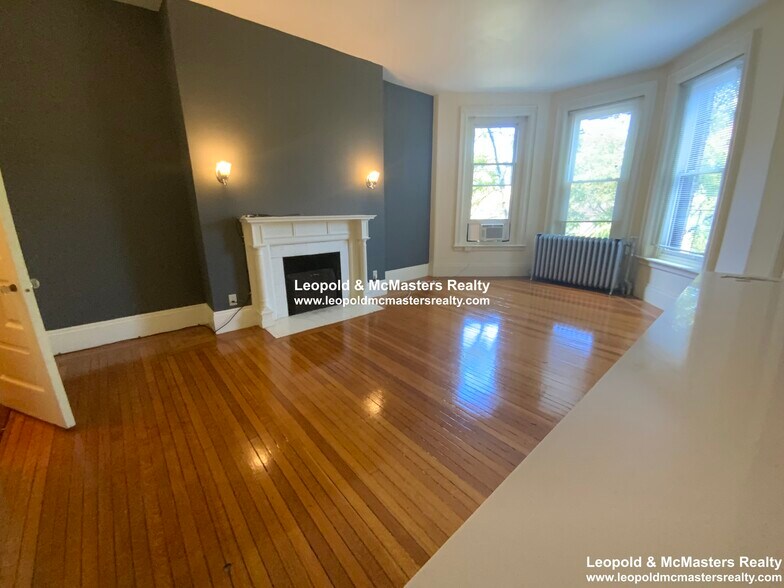 Building Photo - 379 Commonwealth Ave