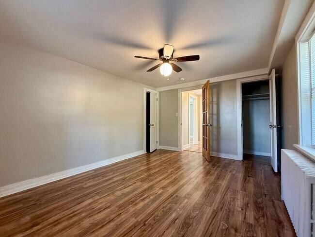 Building Photo - 1400 Kenmore Ave