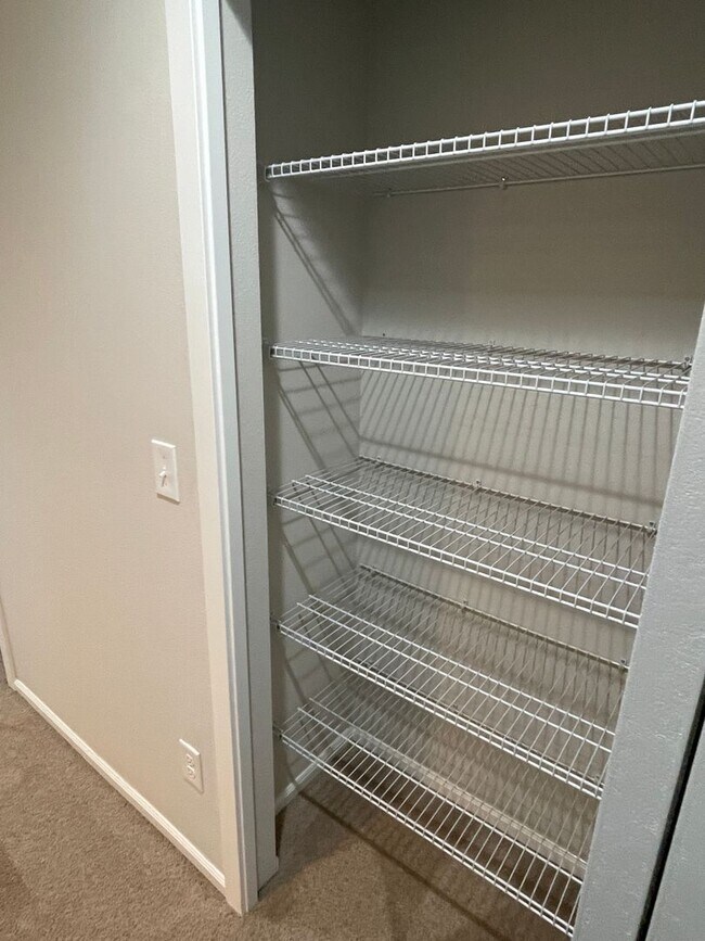 Building Photo - Gorgeous 4 Bed 3 Bath Home Built in 2019!