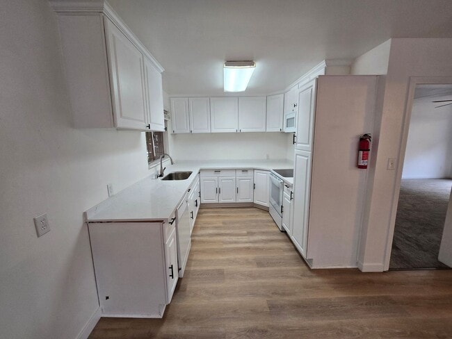 Building Photo - Spacious 3-Bedroom, 2-Bathroom Home on a Corner Lot