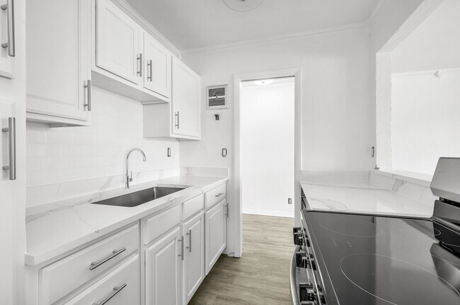 Building Photo - 616 unit 13