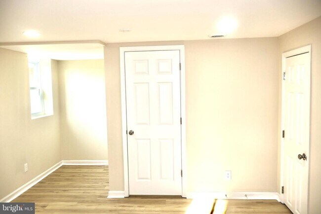 Building Photo - 147 Deacon Rd