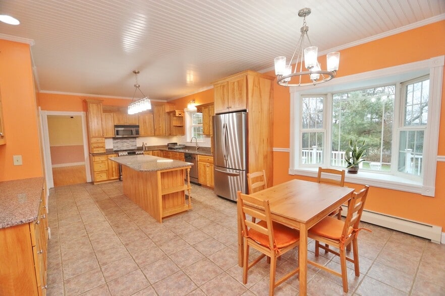 Building Photo - 21 Longmeadow Dr