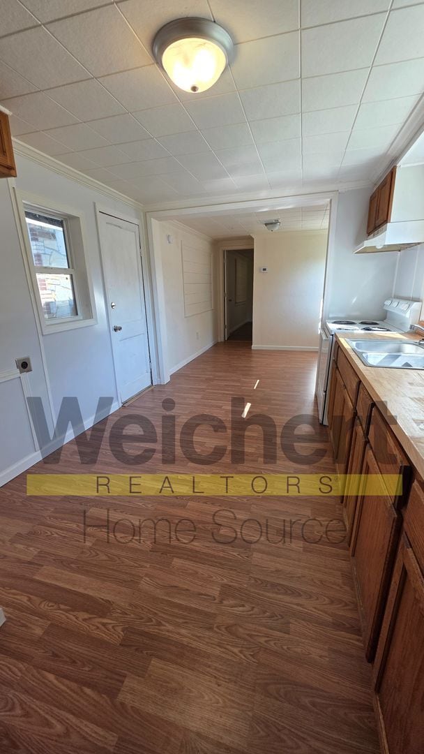 Building Photo - Cozy 1-Bedroom Near Downtown