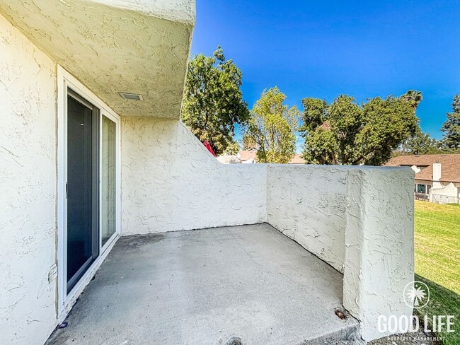 Building Photo - Stunning 3BD/2.5BA Townhouse in El Cajon W/ Central A/C, W/D, 2 Balconies, & Community Pool/Spa!