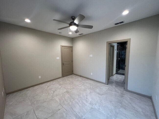 Building Photo - THE DORADO CONDOMINIUMS