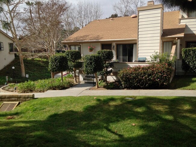 End unit, townhouse with greenbelt - 4531 Chateau Dr