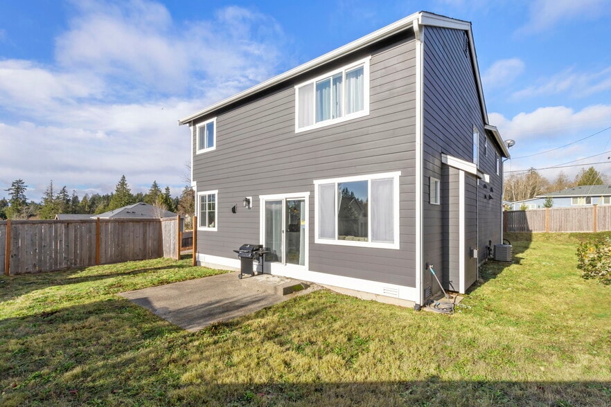 Building Photo - 6398 Juanita Cir NE