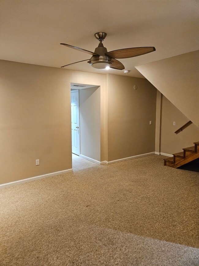 Building Photo - Wonderfully Remodeled Tri Level 3BR/2BTH S...