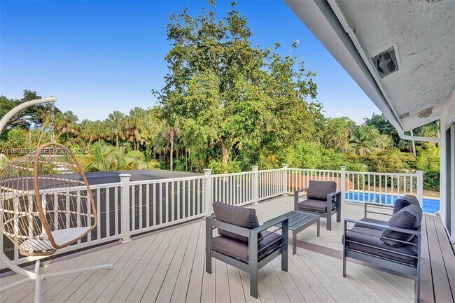 Building Photo - 2120 SW 28th Way