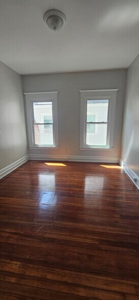 Building Photo - 254 Goffe Terrace