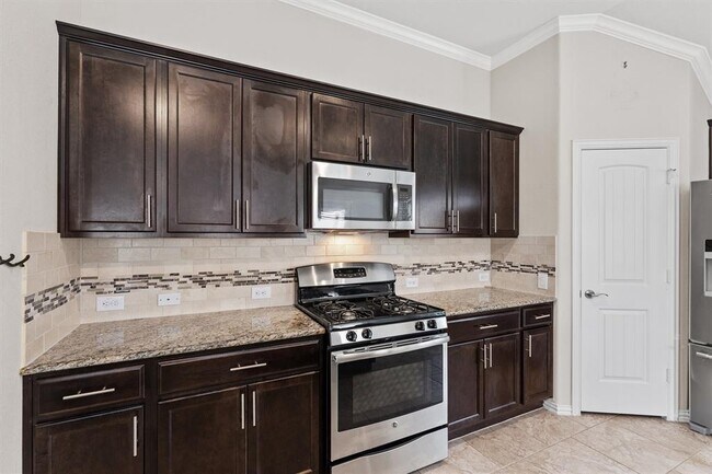 Building Photo - 417 Briar Park Dr