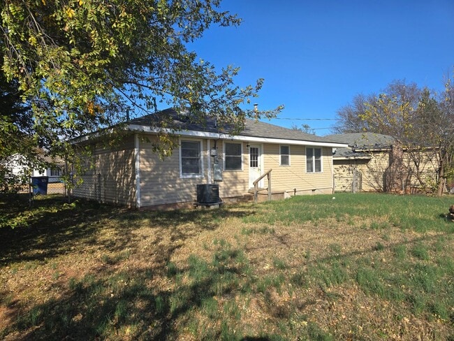 Building Photo - 2 bed, 1 bath in Shawnee, OK!