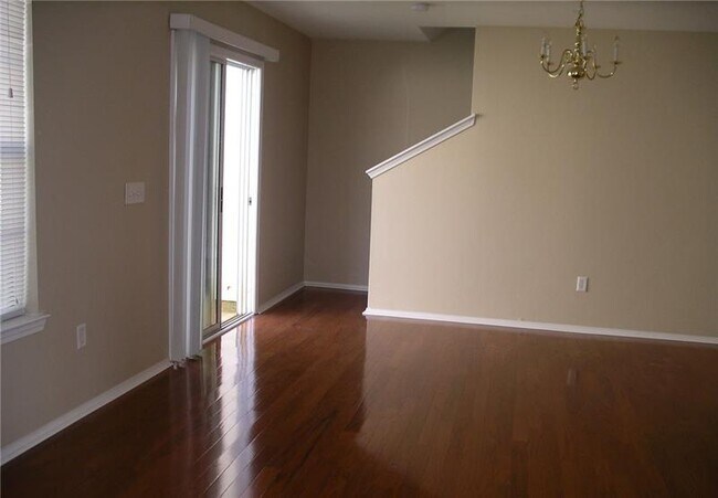 Building Photo - 10 Ashleigh Ln