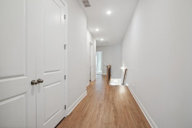 Building Photo - 704 Stickley Oak Way