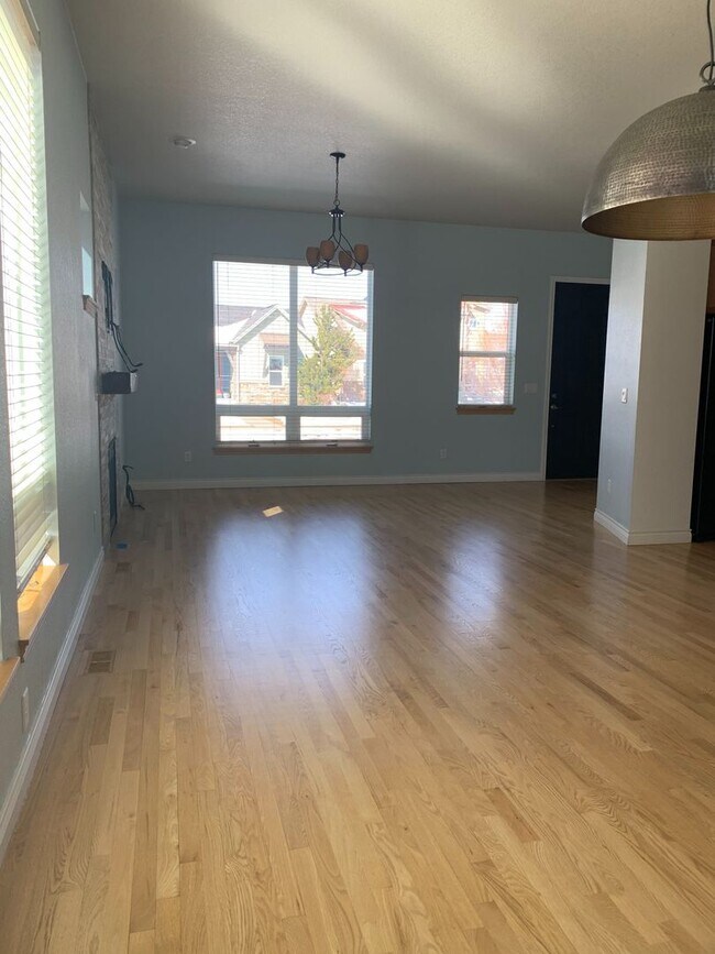 Building Photo - Gorgeous home in Louisville!