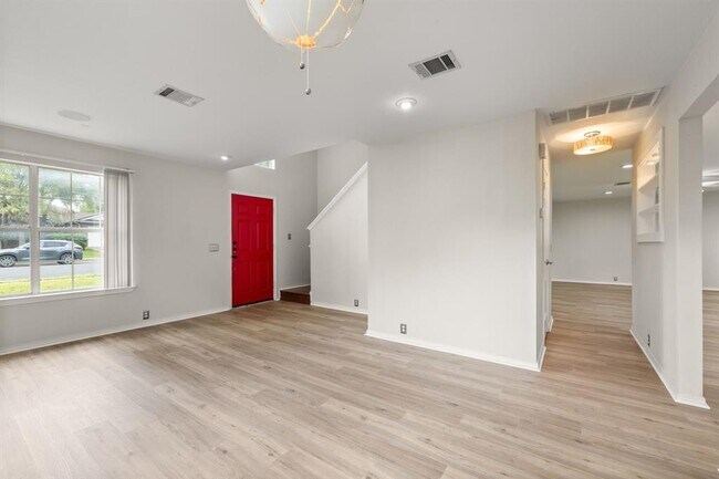 Building Photo - 2036 Kaiser Dr
