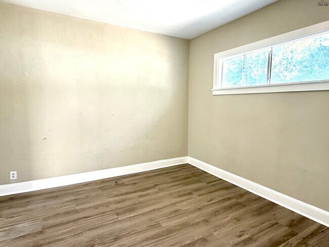 Building Photo - 2213 Bridwell St