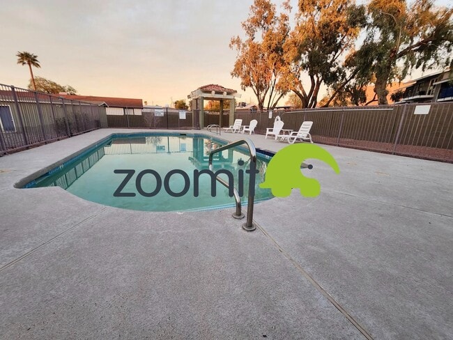 Building Photo - Cute 2 bedroom 2 bath condo in gated community