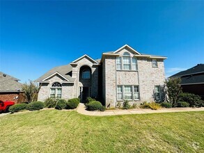 Building Photo - 1209 Clearbrook Dr