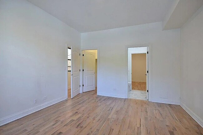 Building Photo - 5733 N Winthrop Ave