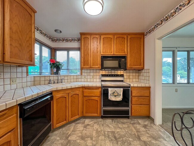 Building Photo - 1624 Ora Dr