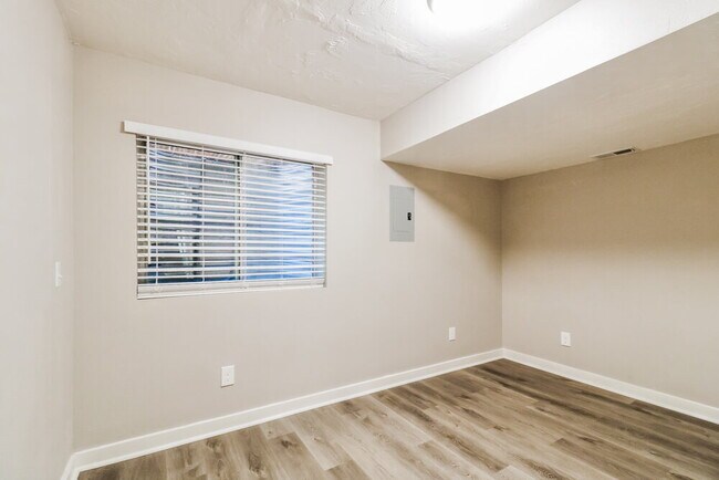 Building Photo - 6166 Eagle Nest Dr